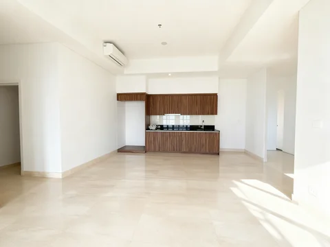 Fifty Seven Promenade Tower City Lantai Rendah