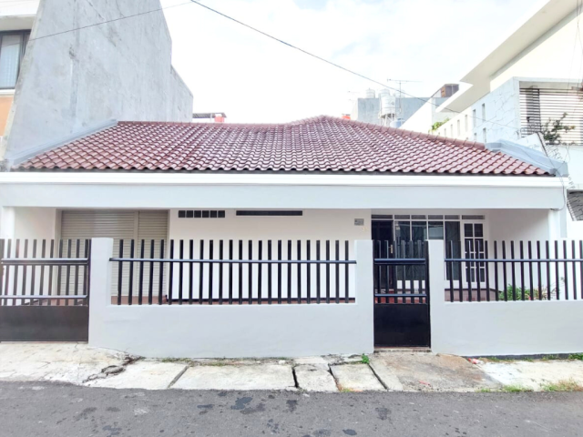 3-Bedrooms House For Sale in Tomang Raya
