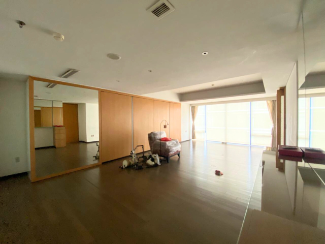 Verde One Tower North Lantai Rendah