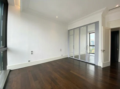 St Regis Residence Mid Floor
