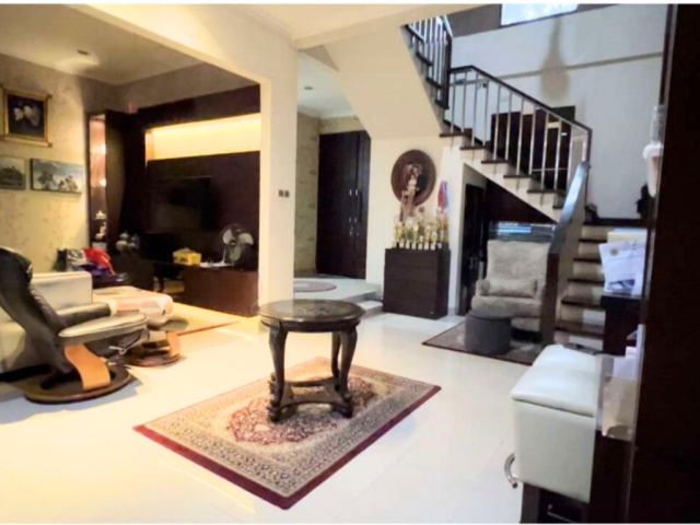 5-Bedroom House for Sale in Panglima Polim