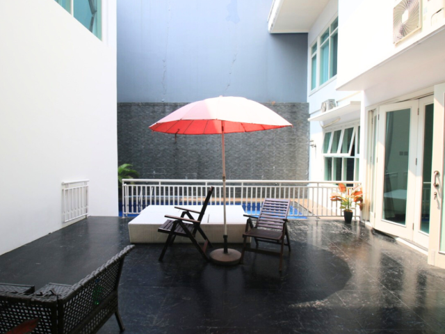 6-Bedrooms House For Rent Patra Kuningan