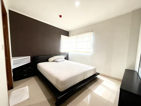 Sahid Sudirman Residence Lantai Sedang