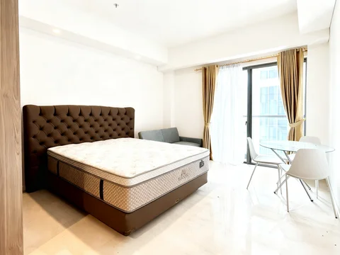 Fifty Seven Promenade Tower City Lantai Sedang