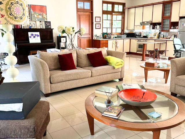 5-Bedrooms House For Sale in Patal Senayan