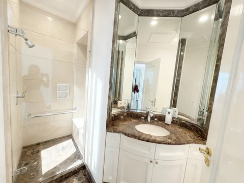 Four Seasons Residences Tower Spring Low Floor