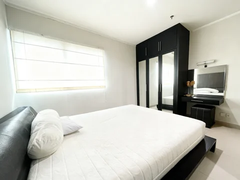 Sahid Sudirman Residence Lantai Sedang