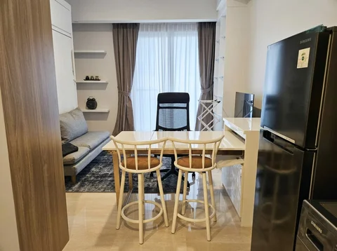 Fifty Seven Promenade Tower City Lantai Tengah