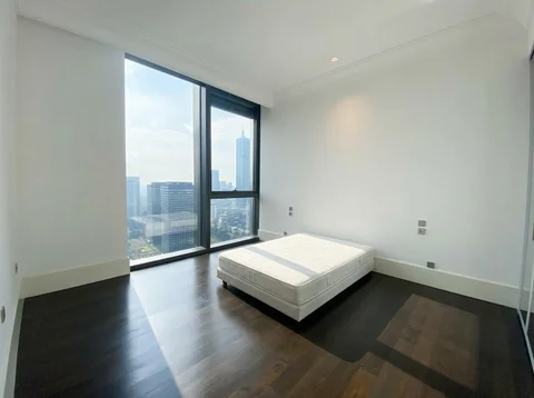 Apartemen St. Regis Mid Floor