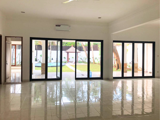4-Bedrooms House For Rent in Kemang Dalam