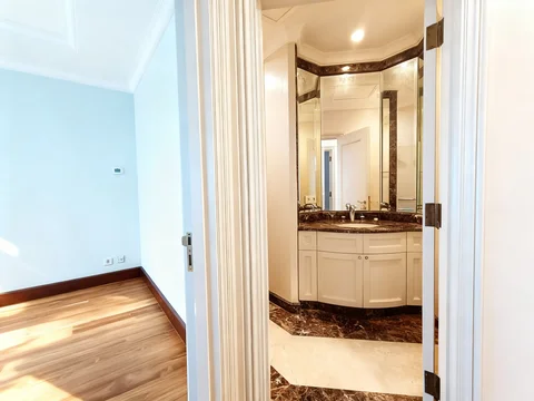 Four Seasons Residences Tower Summer Mid Floor
