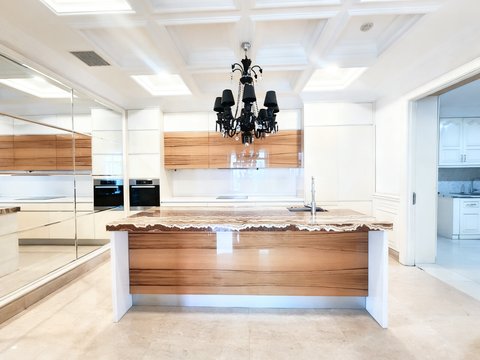 Pakubuwono Signature Mid Floor