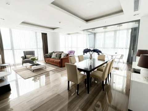 Kemang Village Tower Bloomington Lantai Sedang