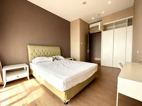 1 Park Avenue Tower Royal Lantai Sedang
