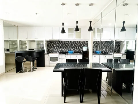 Sahid Sudirman Residence Lantai Sedang