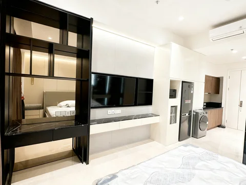 Fifty Seven Promenade Tower City Lantai Sedang