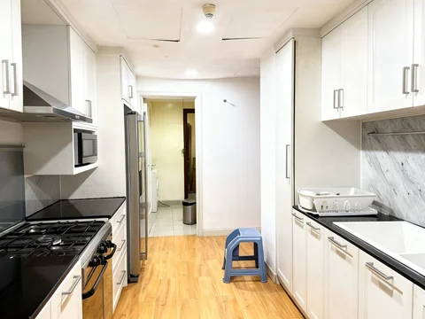 SCBD Suites Mid Floor