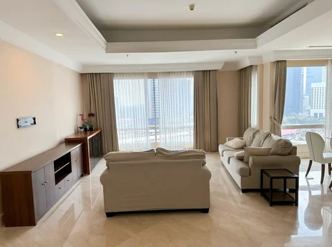SCBD Suites Lantai Tengah