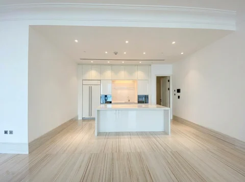 St Regis Residence Mid Floor
