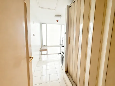 Four Seasons Residences Tower Spring Mid Floor