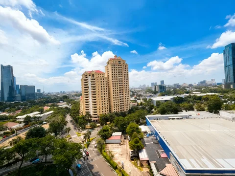 SCBD Suites Mid Floor